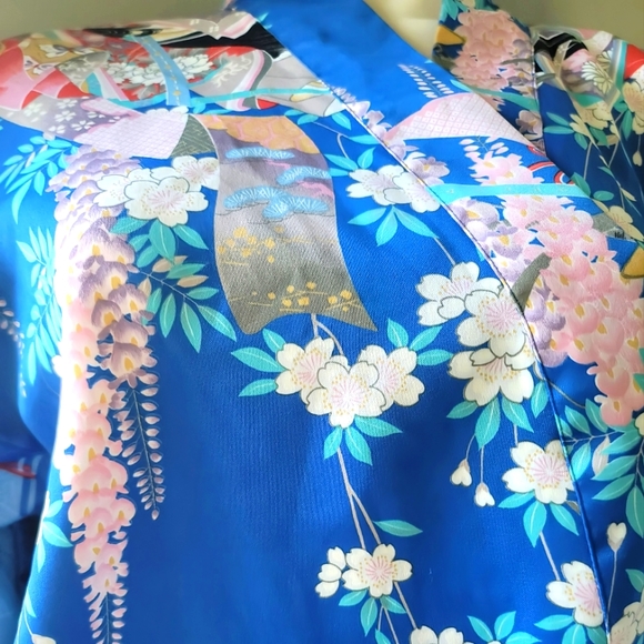 Japanese Kimono - Picture 3 of 8